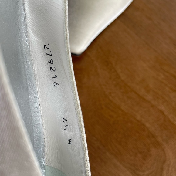 Stuart Weitzman Ivory Shimmer Heel - Picture 7 of 7